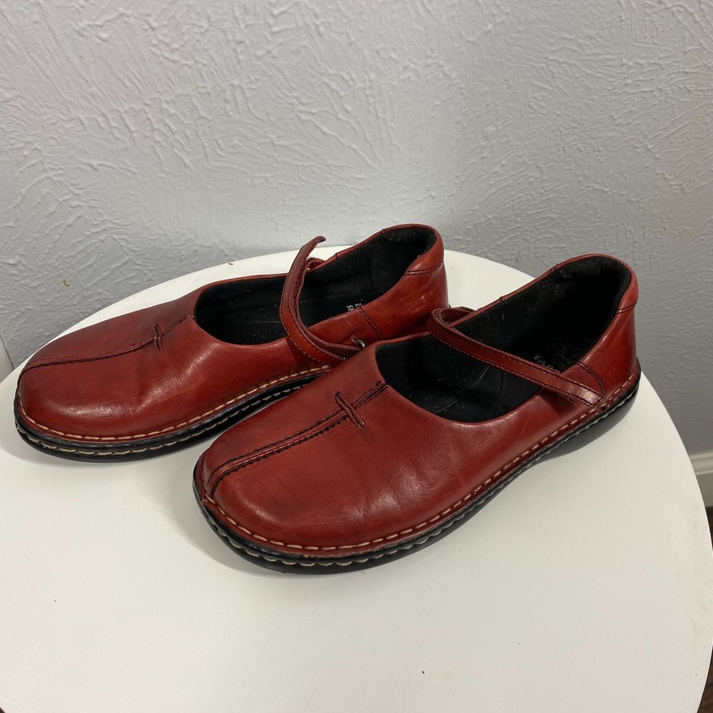 Earth Shoe - Size 6.5 - Women Red Leather Mary janes style Shoes